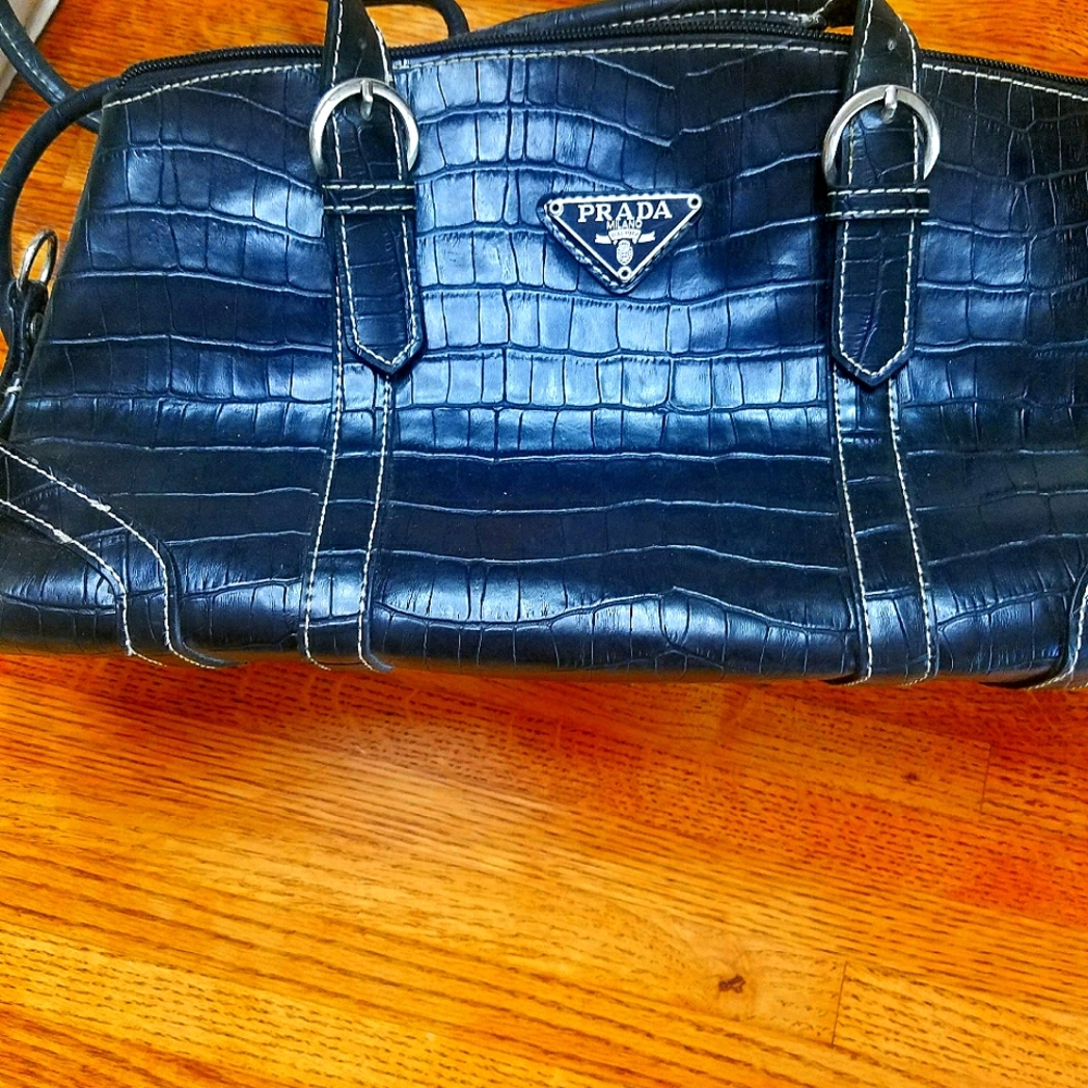 Prada - Picture 2 of 3